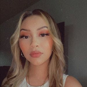 Meet your Posher, Stephany